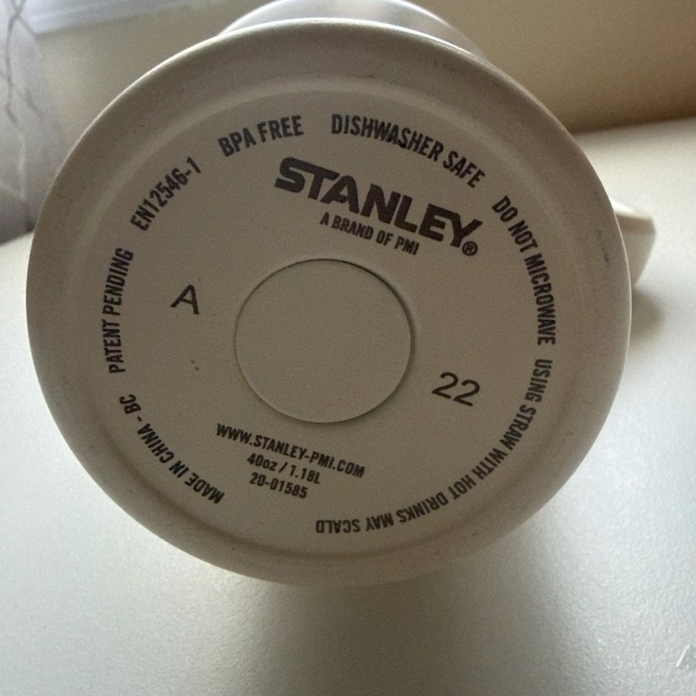 Stanley 40 oz Quencher – Cream Floral Artist Edition (2022, Glynn Rosenberg) - Picture 3 of 16